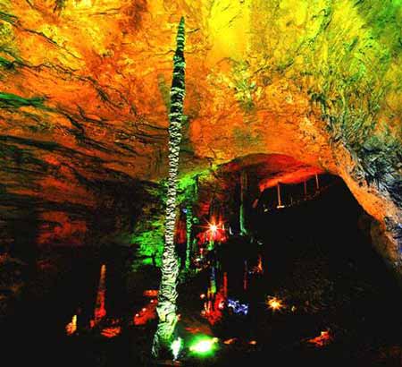 長(zhǎng)沙出發(fā)到溶洞奇觀黃龍洞、天門山、玻璃棧道、鳳凰古城九景往返三日游