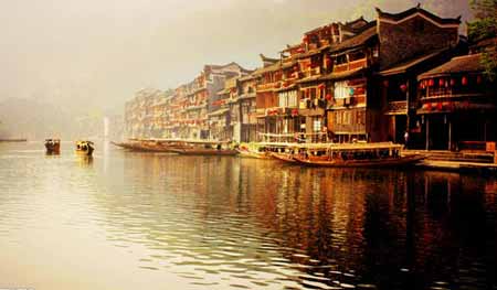 張家界國家森林公園、袁家界、天子山、大峽谷、玻璃橋、鳳凰古城兩晚三日游